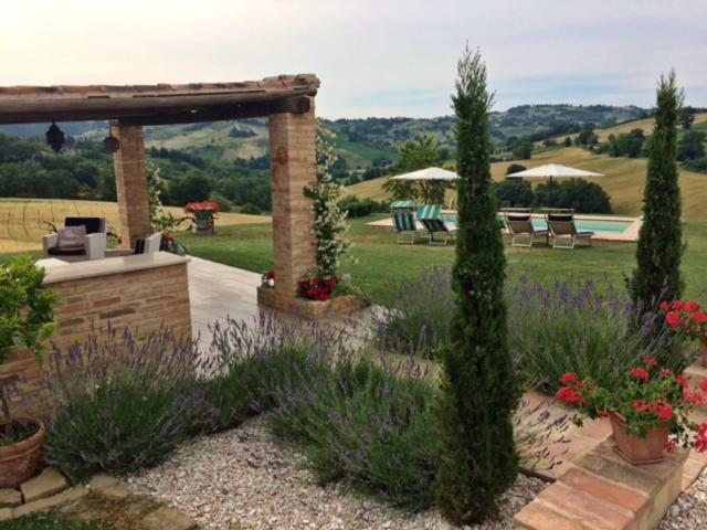Bed and Breakfast Casale Delle Rondini Толентино Экстерьер фото